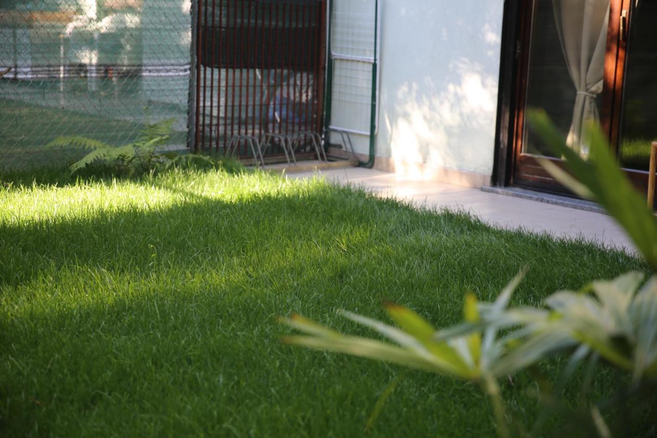 Holiday Residence With Private Garden Exterior photo